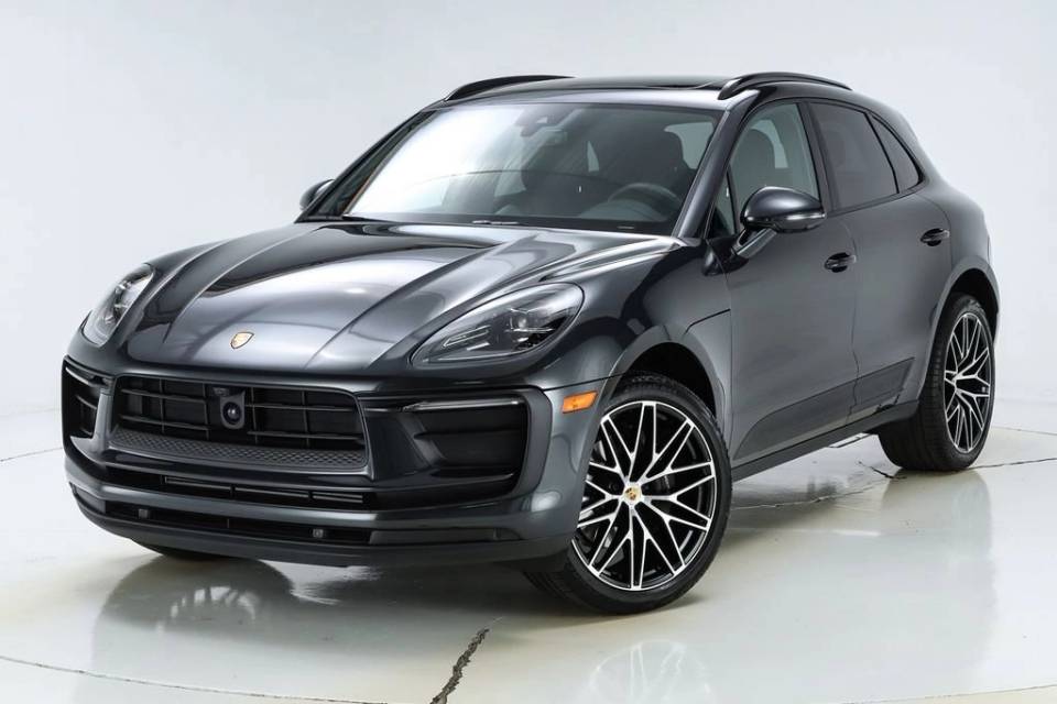 2025 Porsche Macan Base