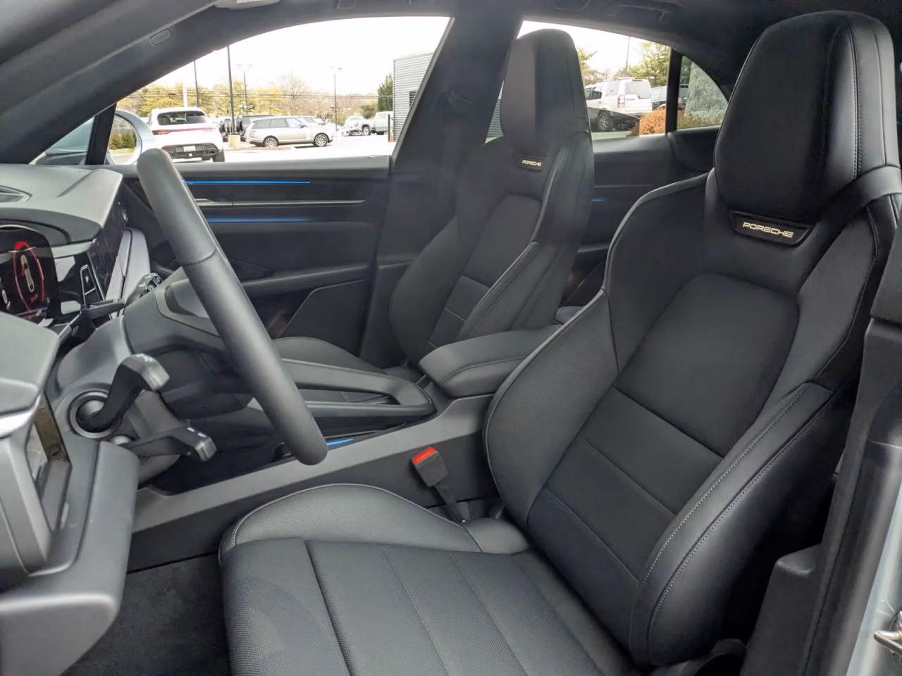 2025 Porsche Macan Base - Photo 36