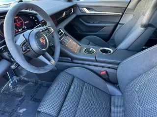 2026 Porsche Taycan S - Photo 29
