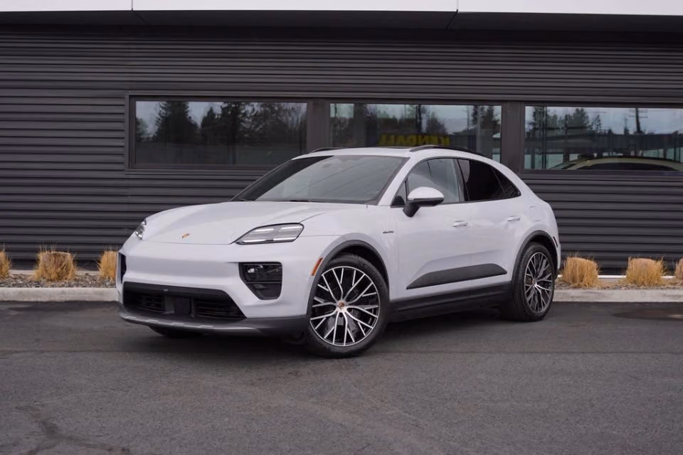 2026 Porsche Macan Base - Photo 3