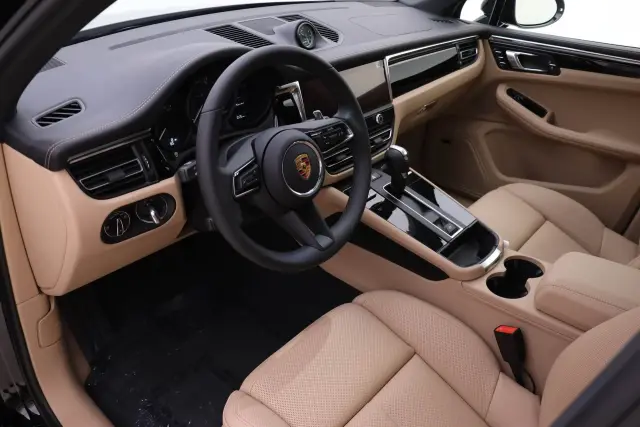2026 Porsche Macan T - Photo 30