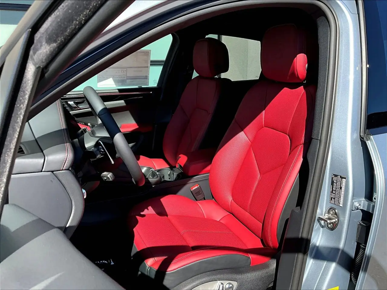 2026 Porsche Macan - Photo 40