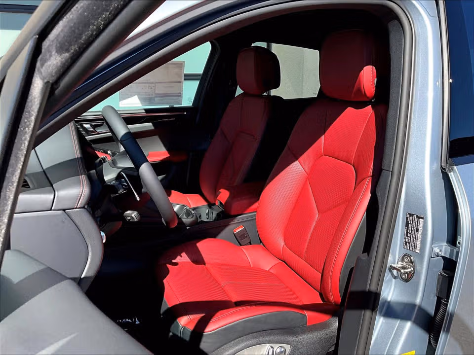2026 Porsche Macan - Photo 35