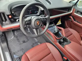 2026 Porsche Cayenne S - Photo 29