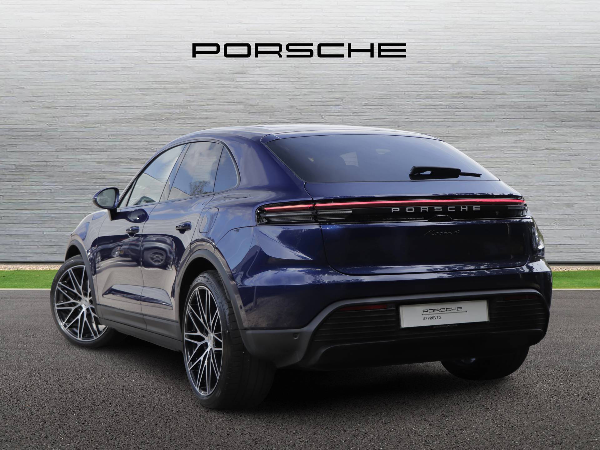Macan 4, photo 2 of 52