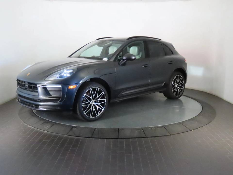 2025 Porsche Macan Base