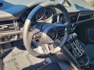 2025 Porsche Macan Base - Photo 25