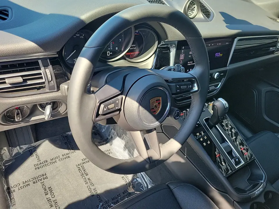 2025 Porsche Macan Base - Photo 31
