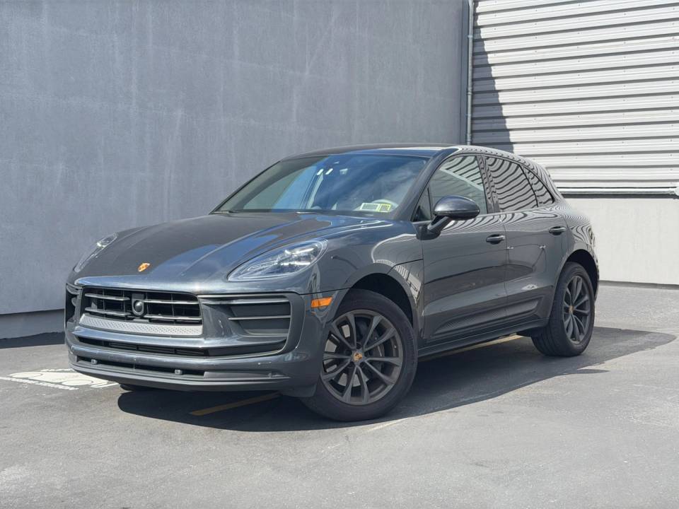 2023 Porsche Macan Base