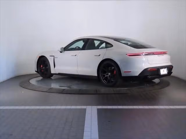 2026 Porsche Taycan GTS - Photo 19