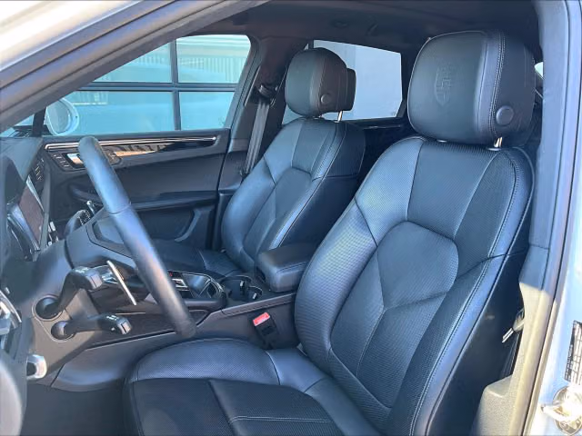 2026 Porsche Macan T - Photo 34