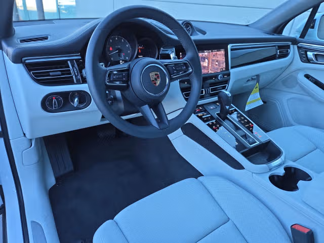 2025 Porsche Macan S - Photo 26