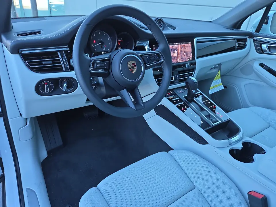 2025 Porsche Macan S - Photo 31