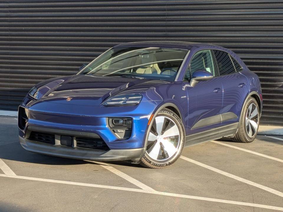 2025 Porsche Macan Base
