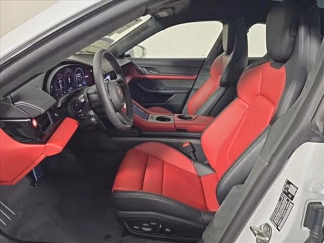2026 Porsche Taycan GTS - Photo 35
