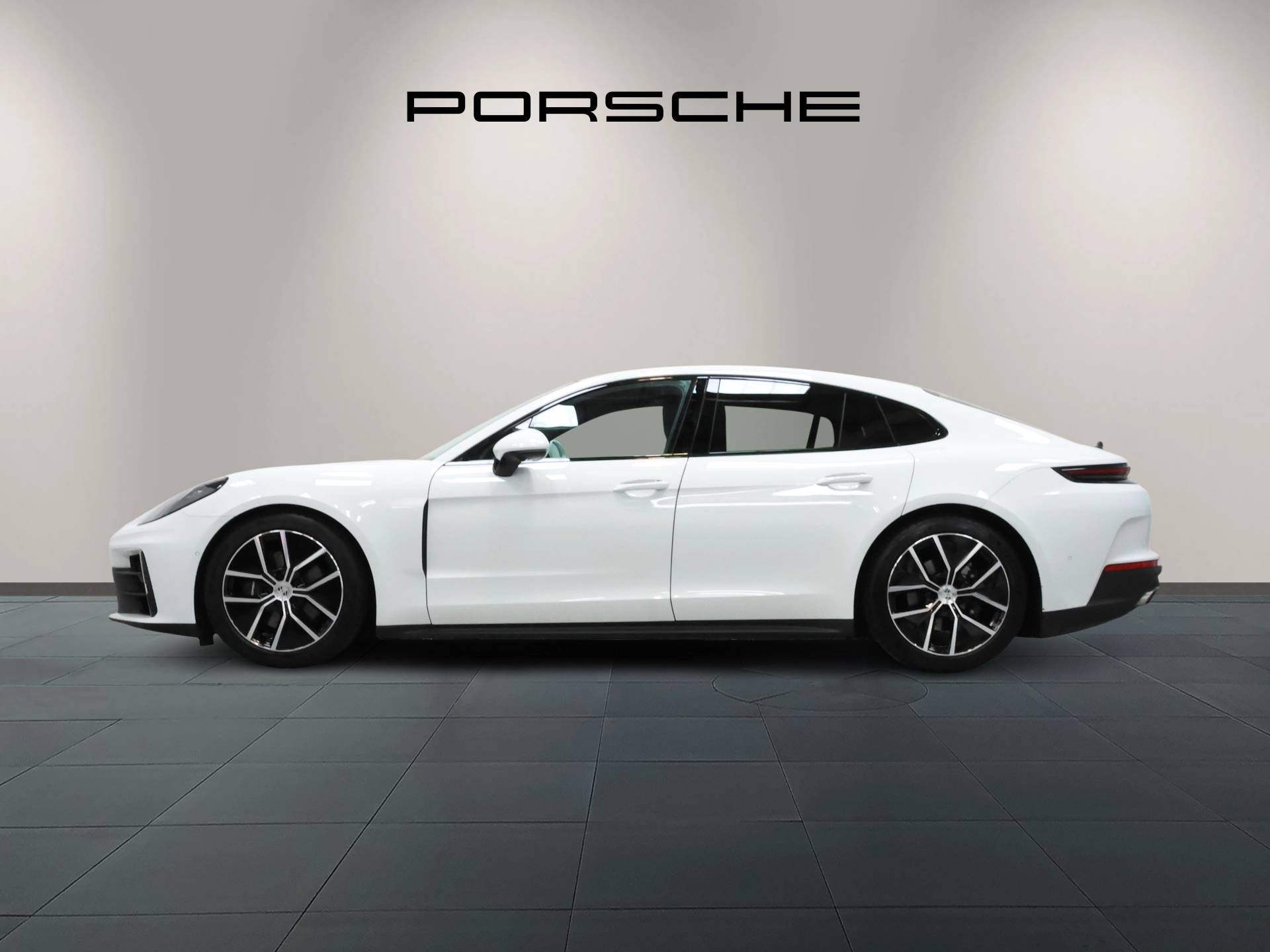 Panamera, photo 2 of 43