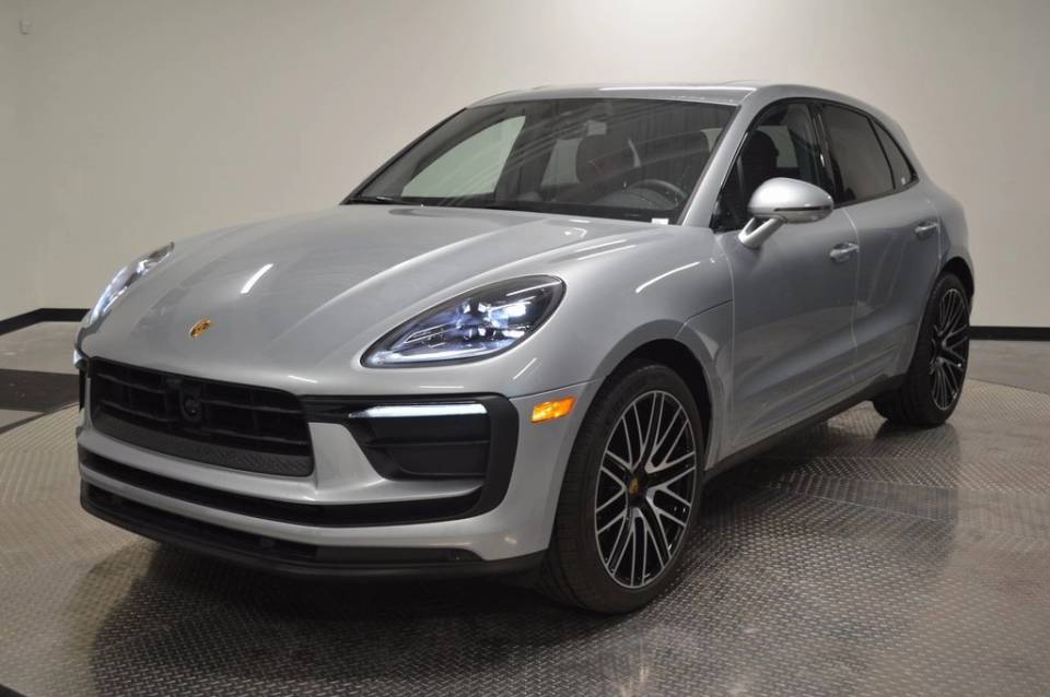 2025 Porsche Macan Base