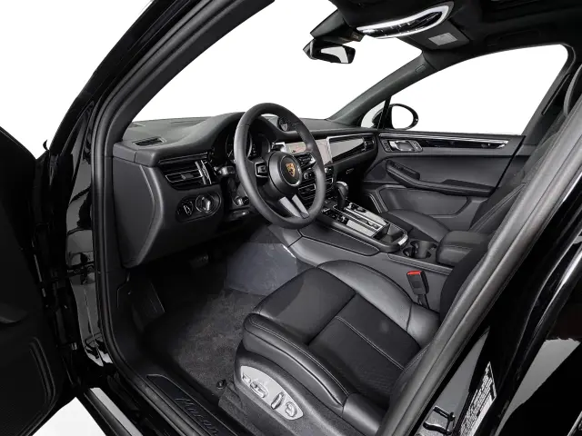 2025 Porsche Macan - Photo 30