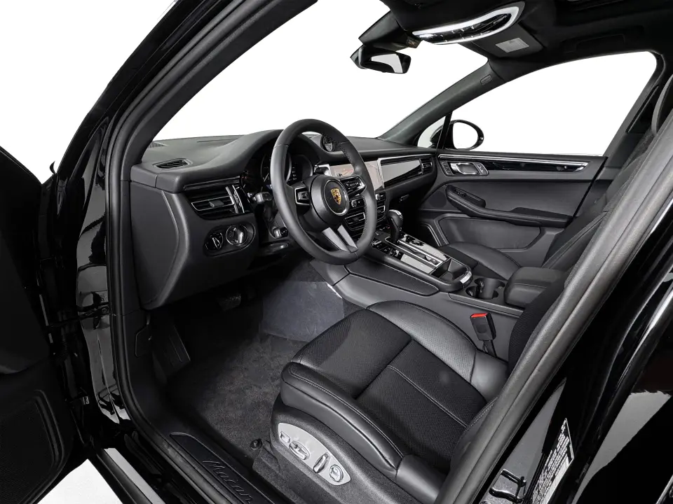 2025 Porsche Macan - Photo 31