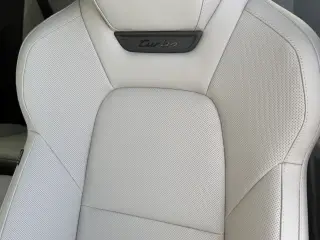 2026 Porsche Macan Turbo Electric - Photo 37