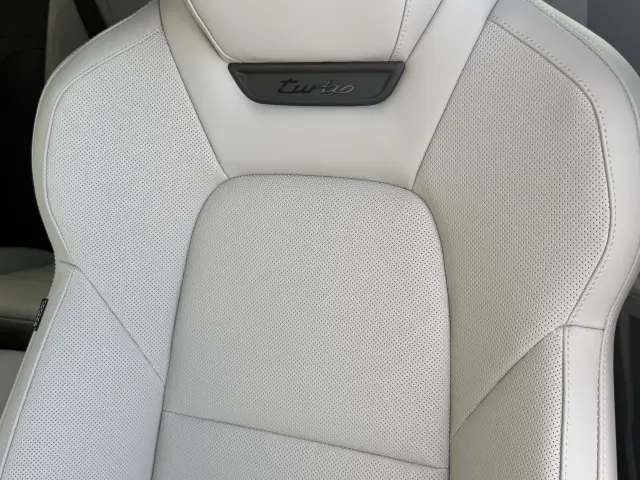2026 Porsche Macan Turbo Electric - Photo 38
