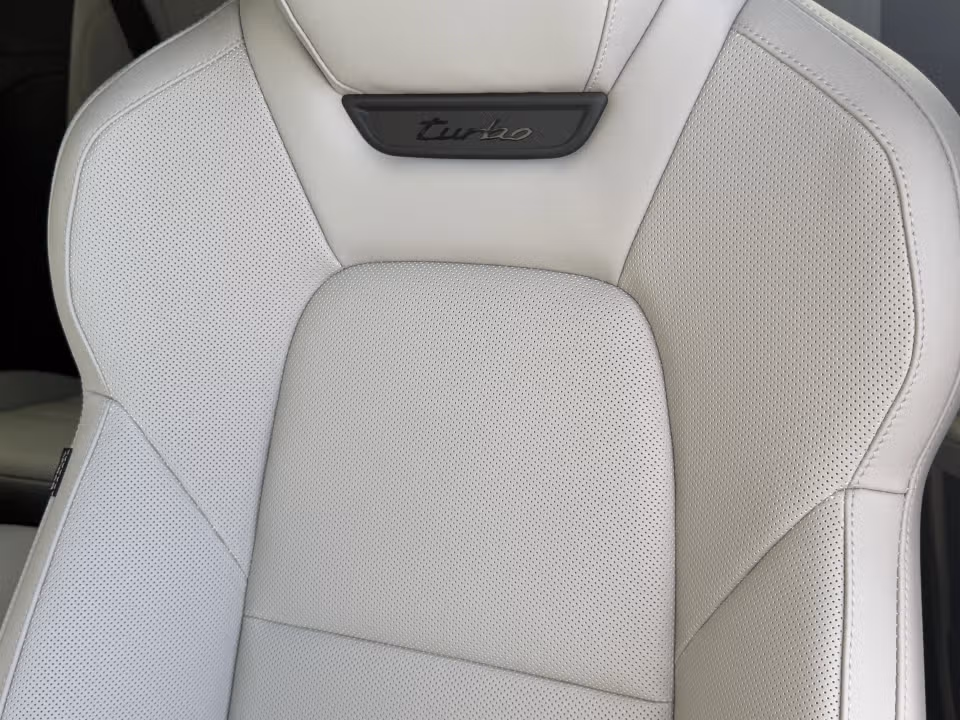2026 Porsche Macan Turbo Electric - Photo 35