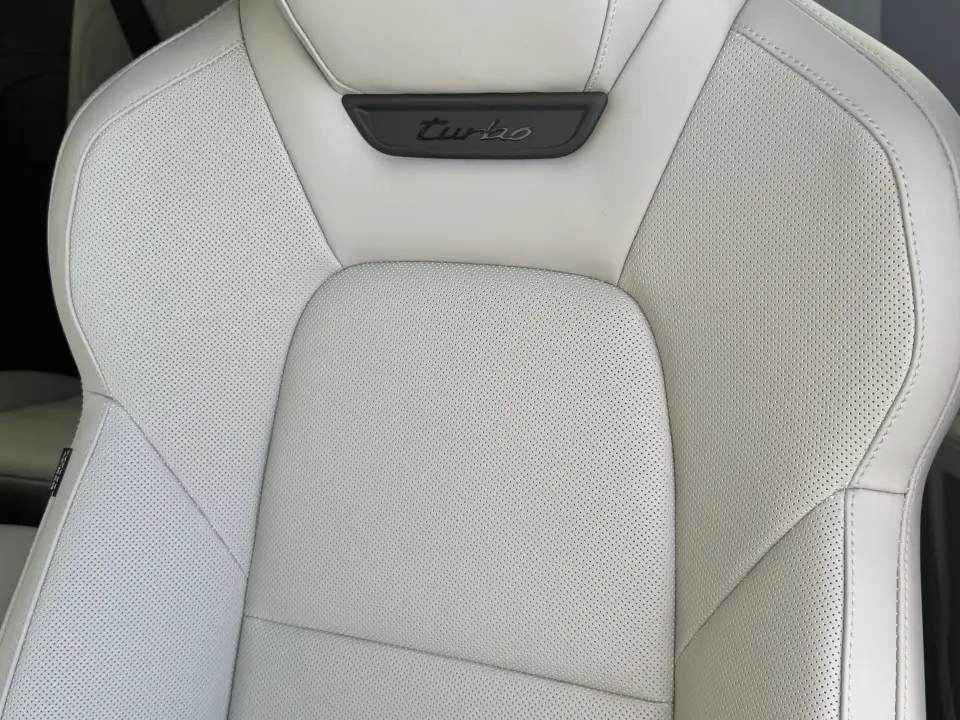 2026 Porsche Macan Turbo Electric - Photo 39