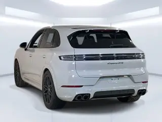 2025 Porsche Cayenne GTS - Photo 21