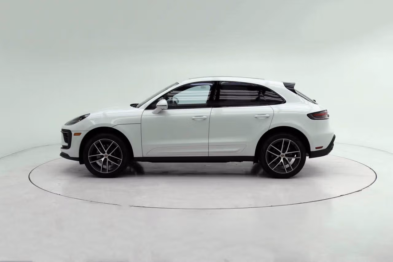 2026 Porsche Macan T - Photo 12