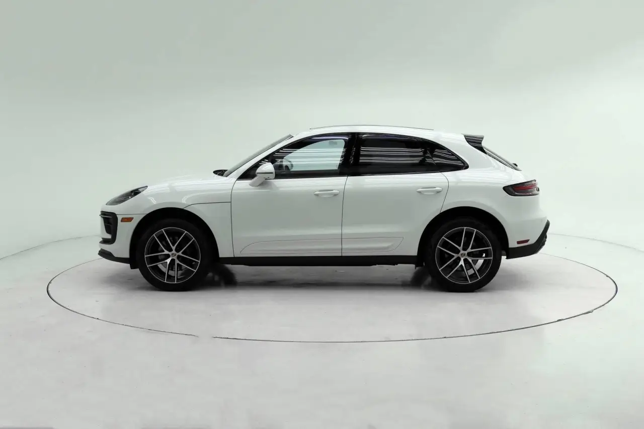 2026 Porsche Macan T - Photo 16