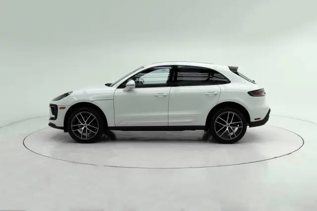 2026 Porsche Macan T - Photo 14