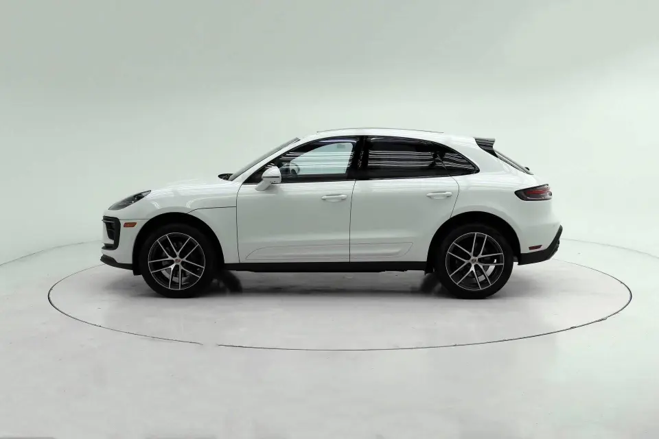 2026 Porsche Macan T - Photo 15