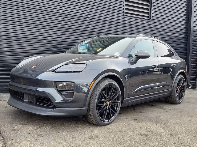 Used 2025 Porsche Macan Base with VIN WP1AA2XA0SL003764 for sale in Conshohocken, PA