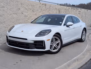 2025 Porsche Panamera 4's photo