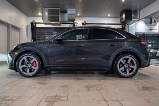 2025 Porsche Macan Turbo Electric - Photo 9