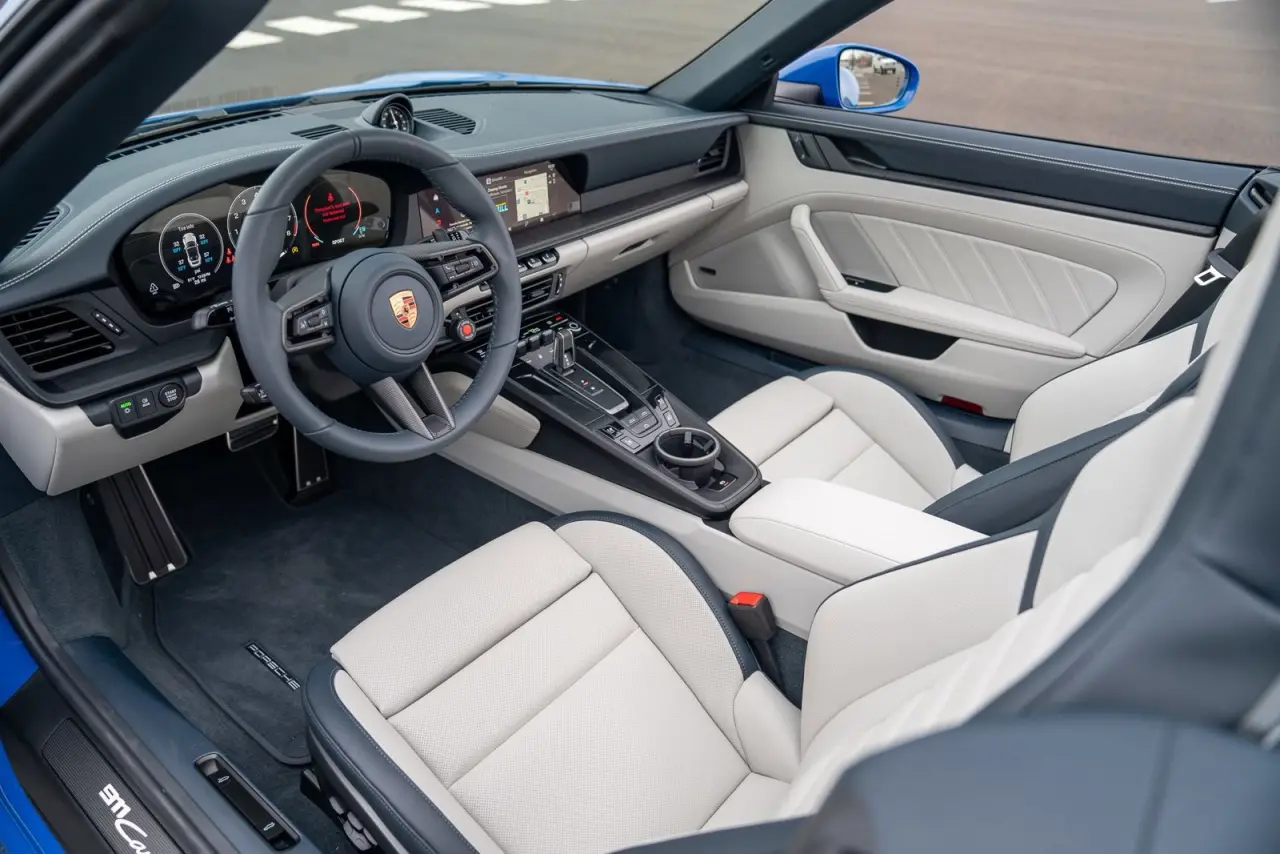 2026 Porsche 911 GTS - Photo 32