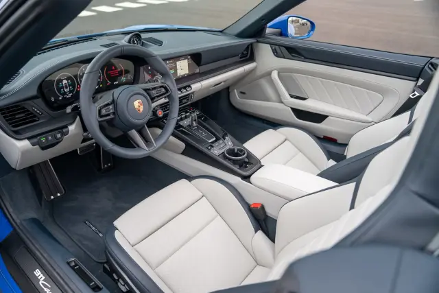 2026 Porsche 911 GTS - Photo 30