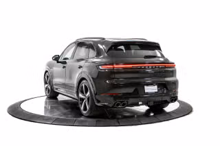 2026 Porsche Cayenne Turbo E-Hybrid - Photo 17