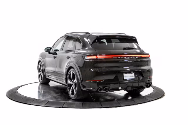 2026 Porsche Cayenne Turbo E-Hybrid - Photo 18