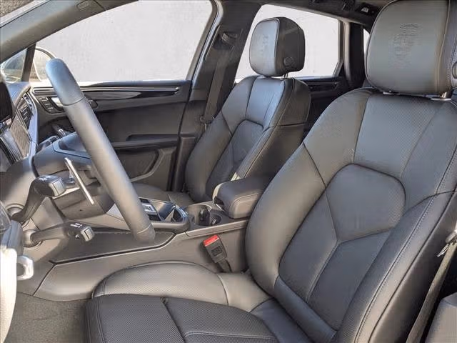 2026 Porsche Macan T - Photo 36