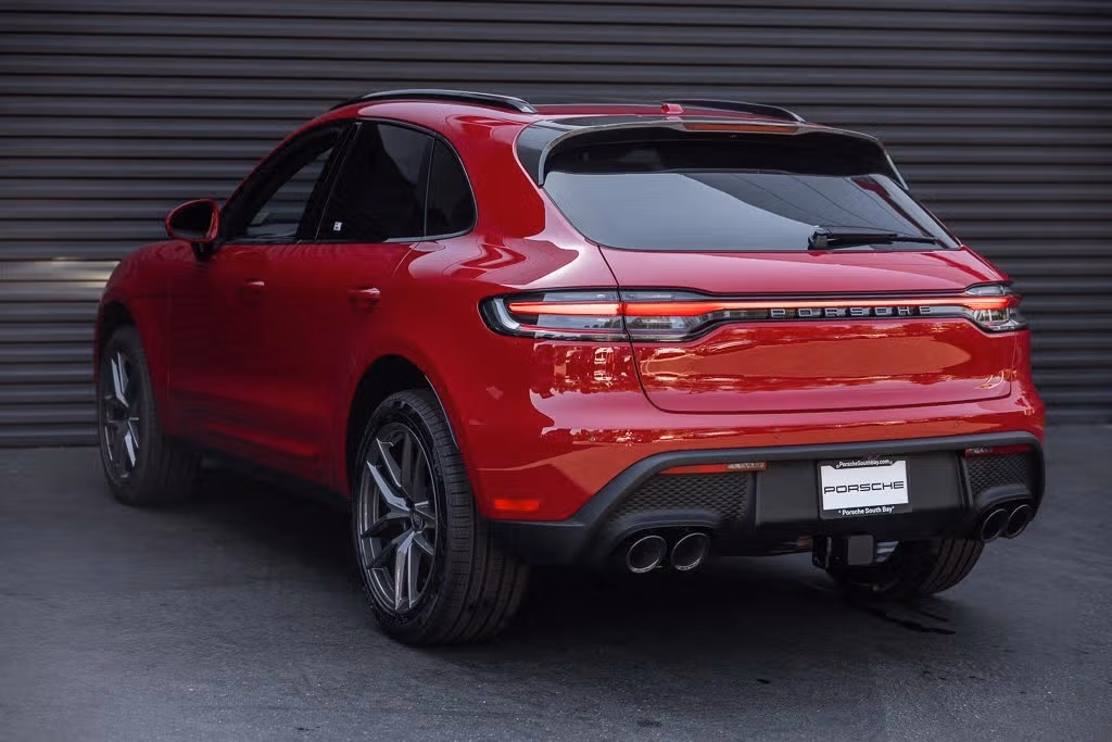 2025 Porsche Macan T - Photo 20