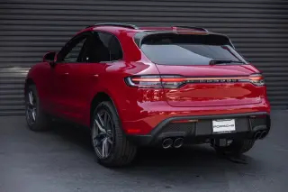 2025 Porsche Macan T - Photo 21