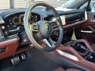 2025 Porsche Cayenne Turbo E-Hybrid - Photo 29