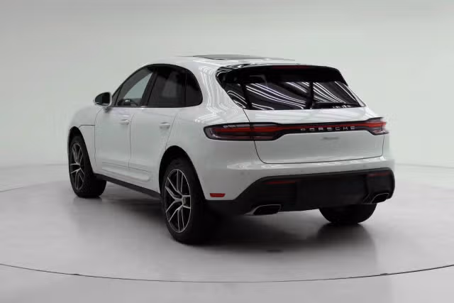 2026 Porsche Macan T - Photo 18