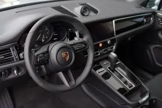 2026 Porsche Macan - Photo 29