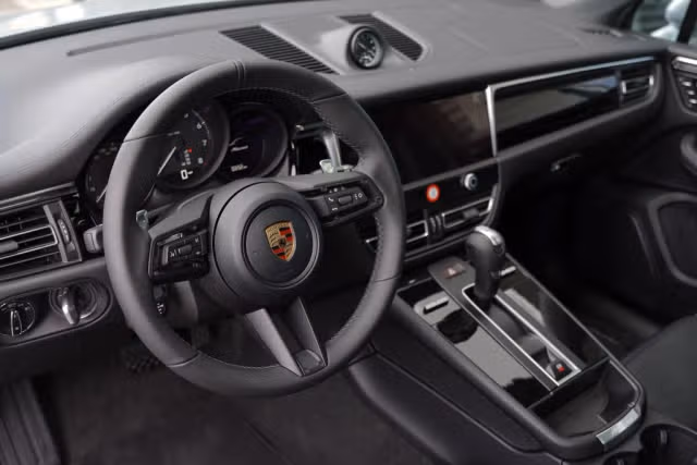 2026 Porsche Macan - Photo 26