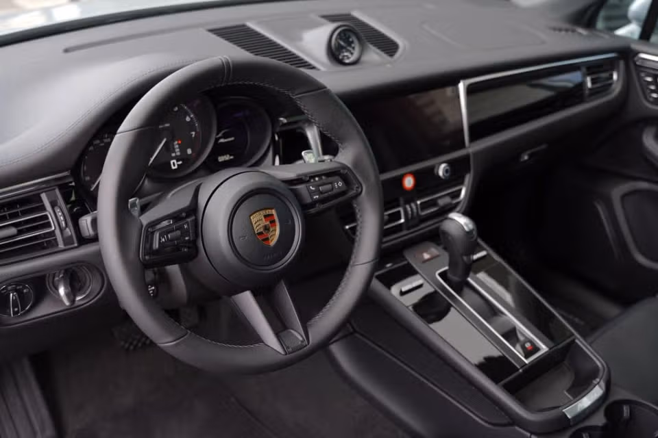 2026 Porsche Macan - Photo 27