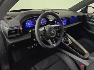 2025 Porsche Macan Turbo Electric - Photo 29