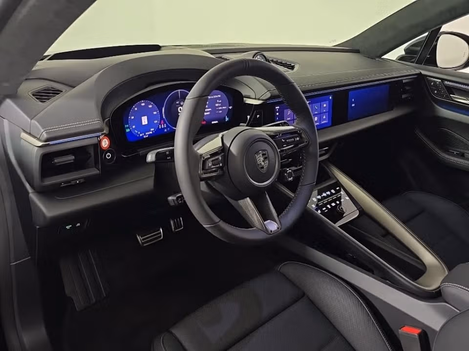 2025 Porsche Macan Turbo Electric - Photo 27