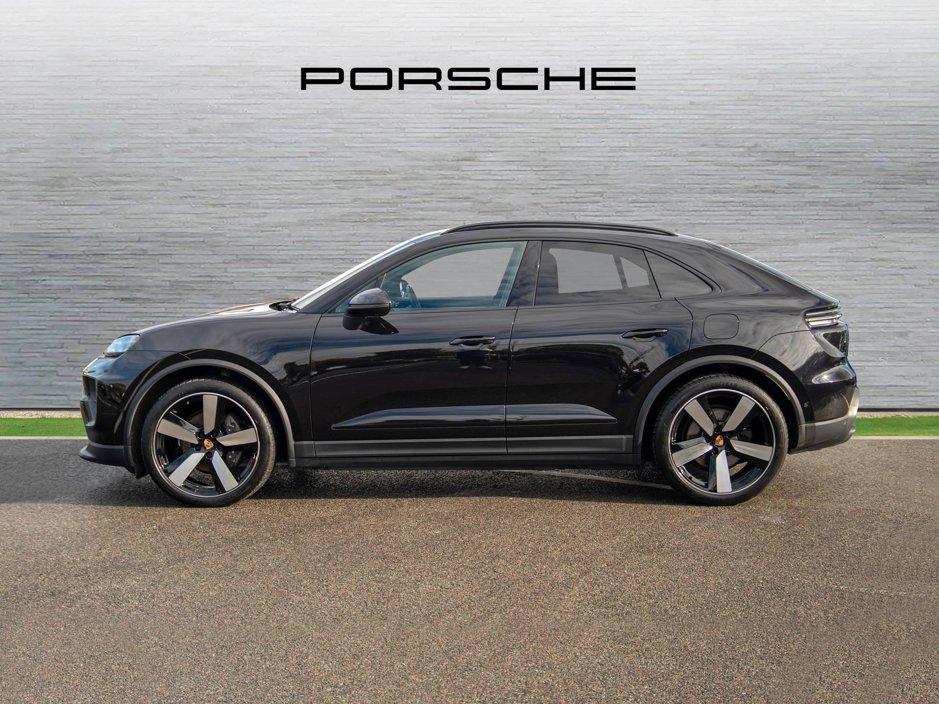 Macan 4, photo 2 of 47